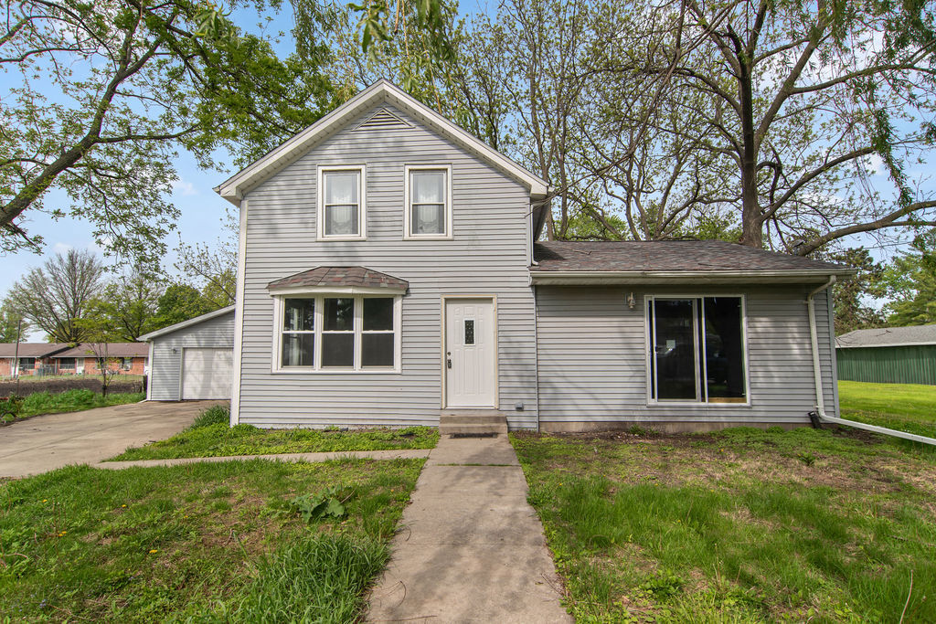 102 8th Avenue Property Photo 1