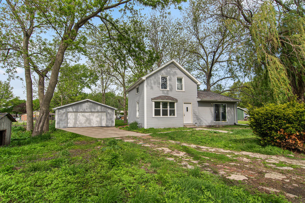 102 8th Avenue Property Photo 2