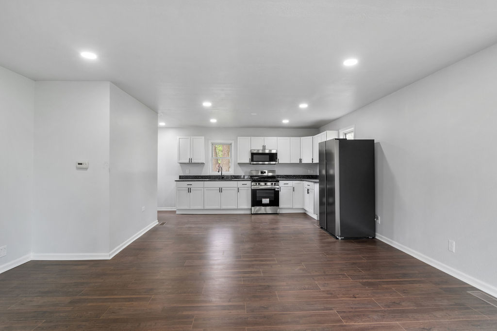 102 8th Avenue Property Photo 3