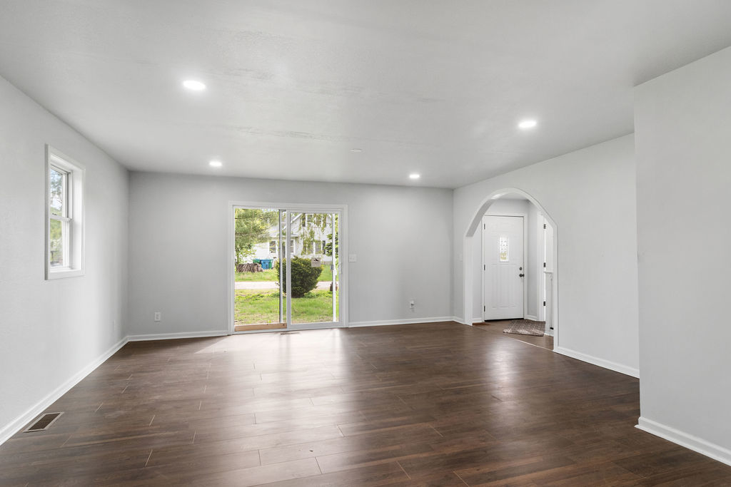 102 8th Avenue Property Photo 4