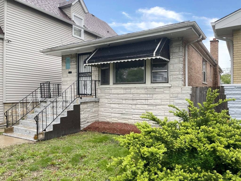 8907 S Parnell Avenue Property Photo 3