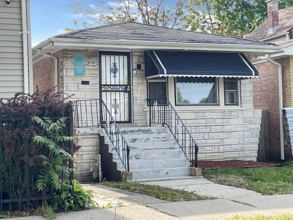 8907 S Parnell Avenue Property Photo 4