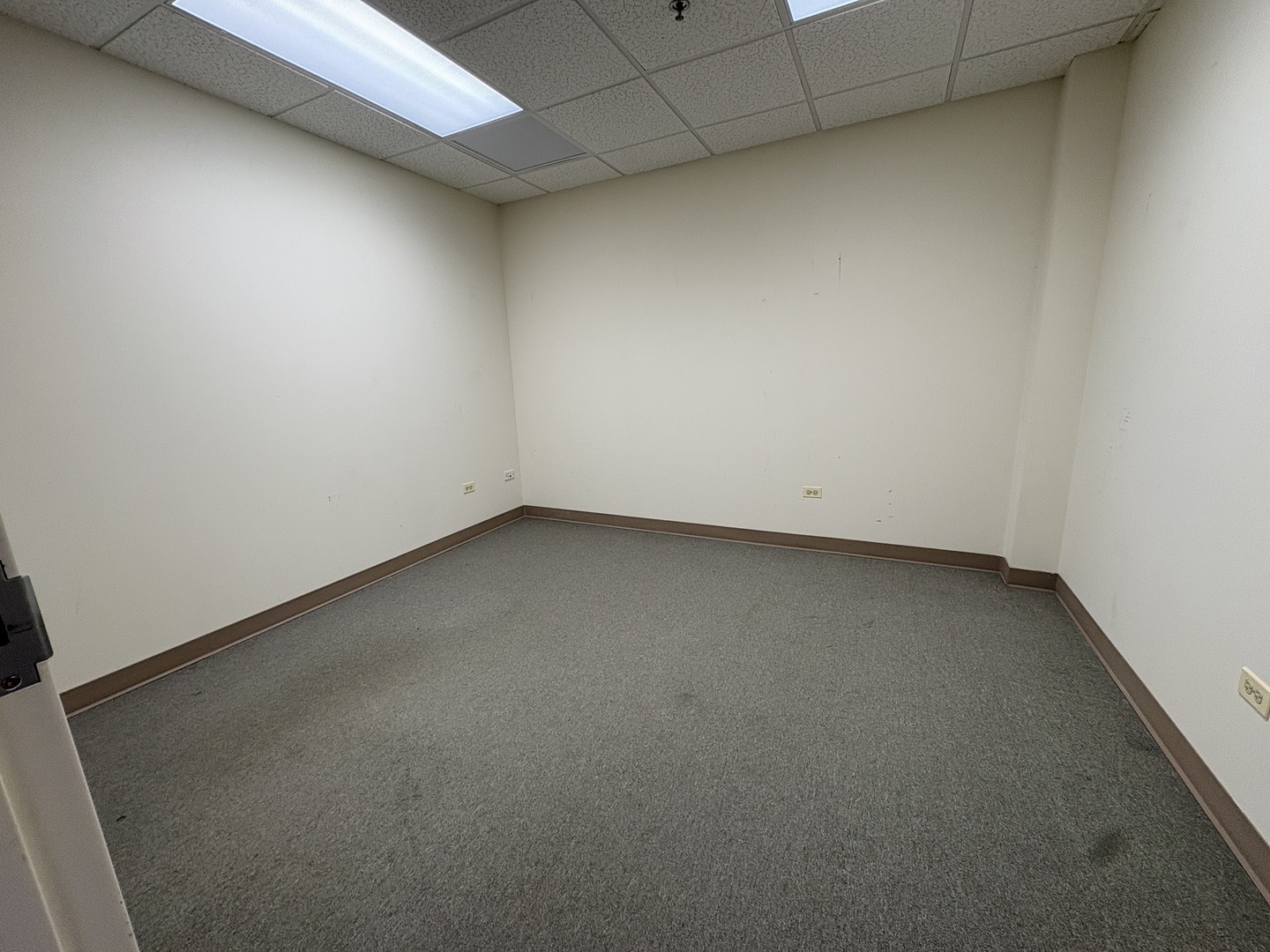 480 E Roosevelt Road Property Photo 10