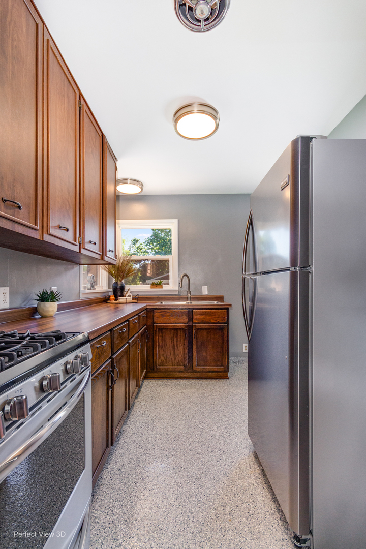 425 Douglas Street Property Photo 11