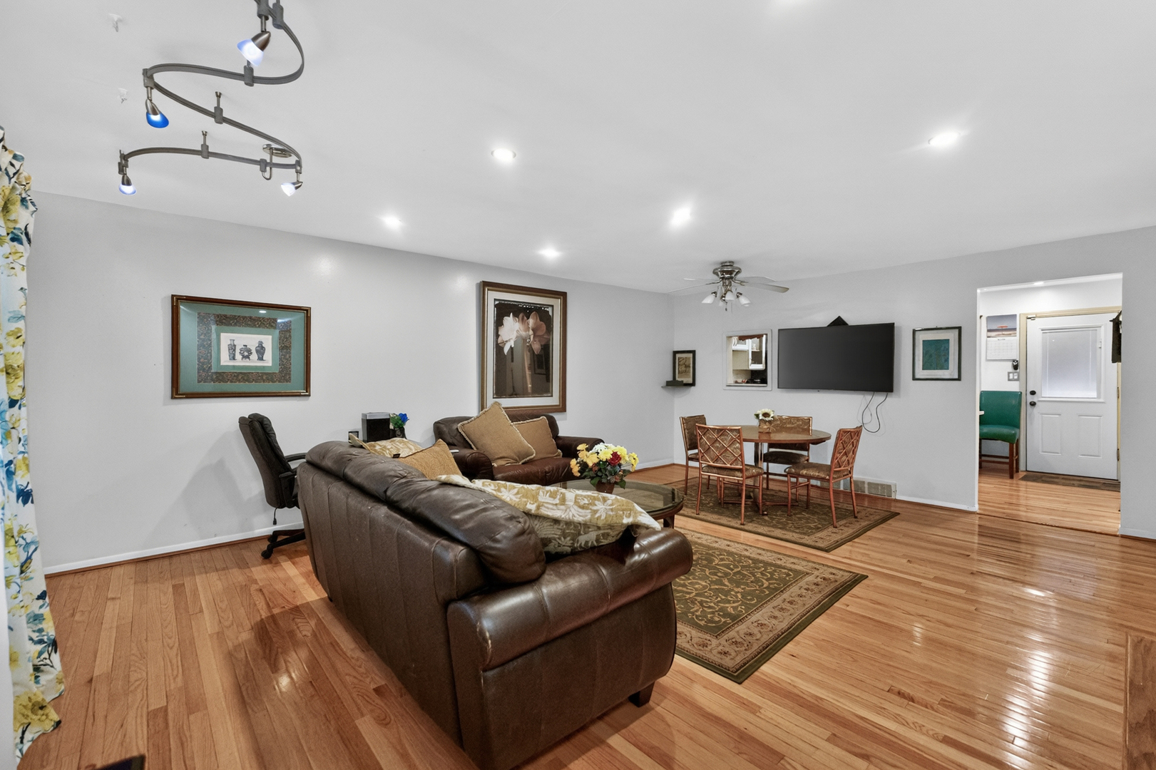 606 South Boulevard D Property Photo 3