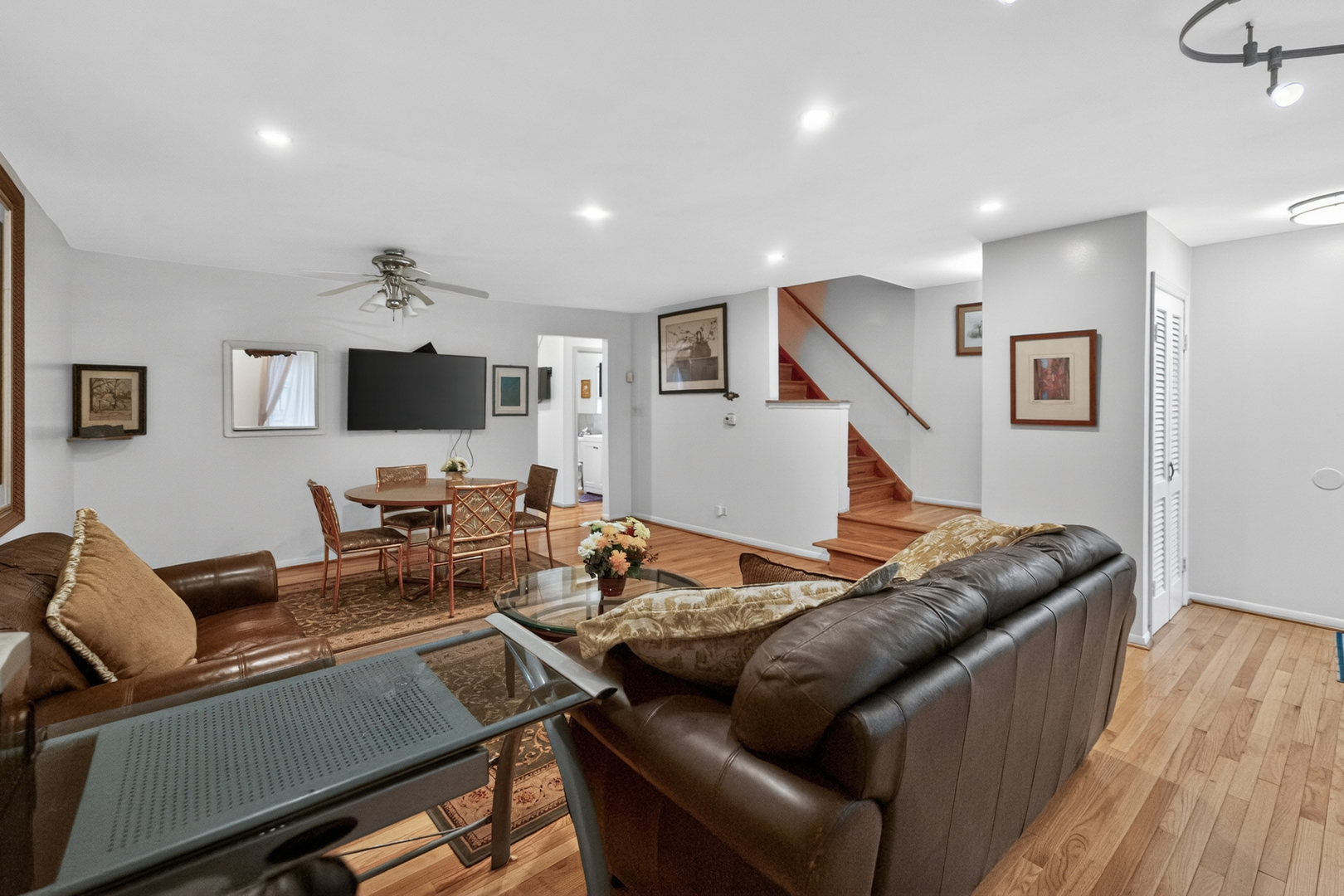 606 South Boulevard D Property Photo 4