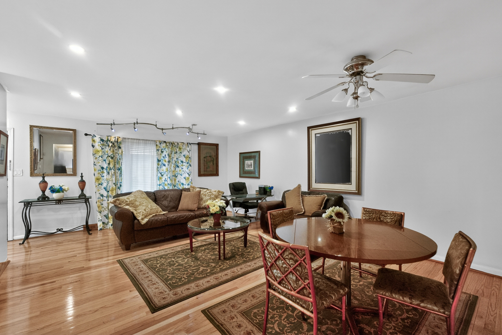 606 South Boulevard D Property Photo 5