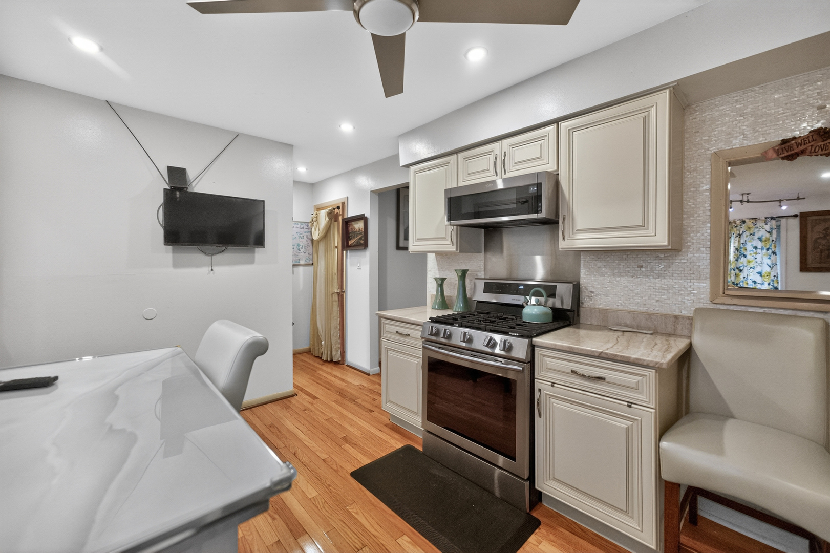 606 South Boulevard D Property Photo 10