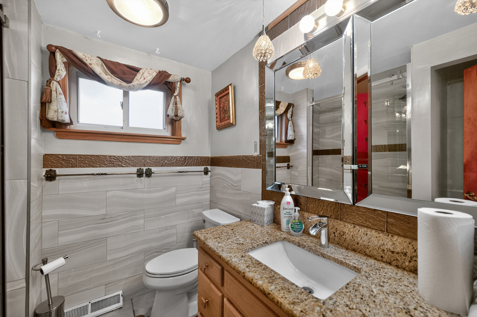 606 South Boulevard D Property Photo 18