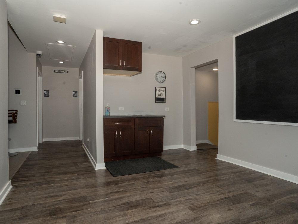 914 N Lake Street 2 Property Photo 8