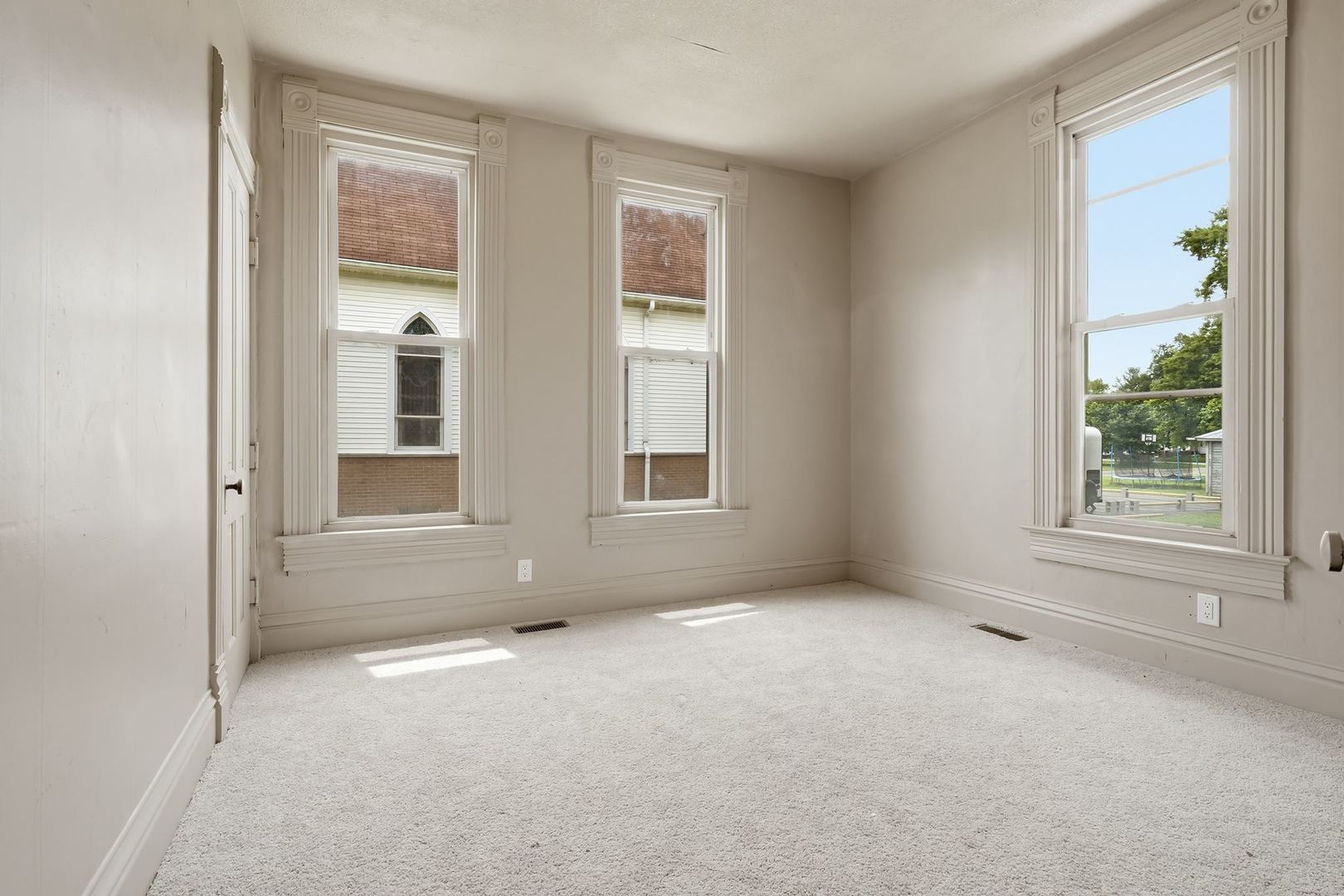 311 S Main Street Property Photo 15