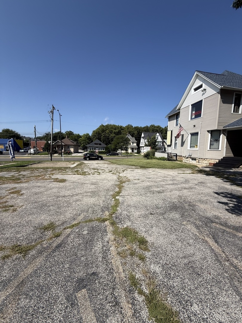 717-727 Lake Street Property Photo 10