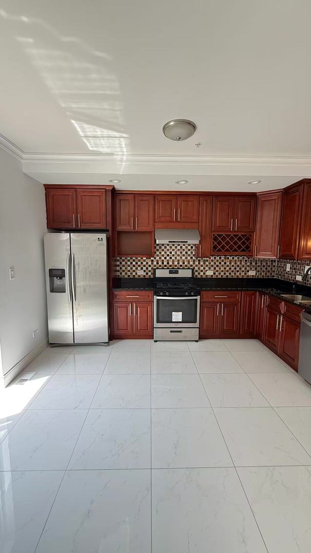 3521 S Parnell Avenue C Property Photo 5