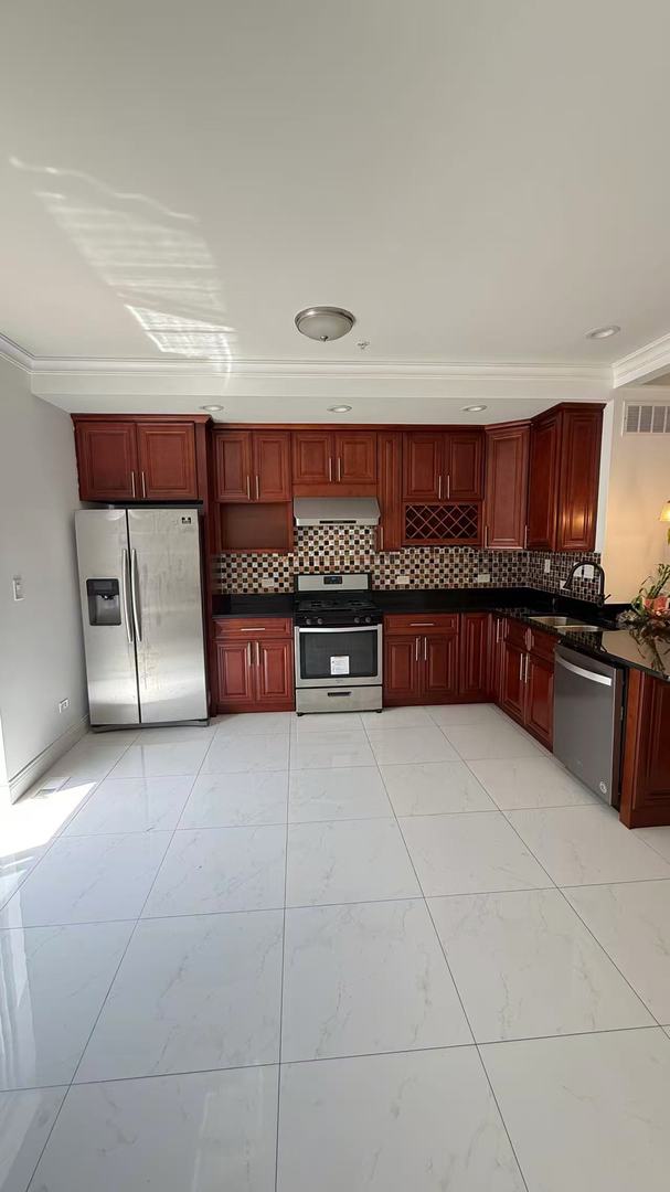 3521 S Parnell Avenue C Property Photo 6