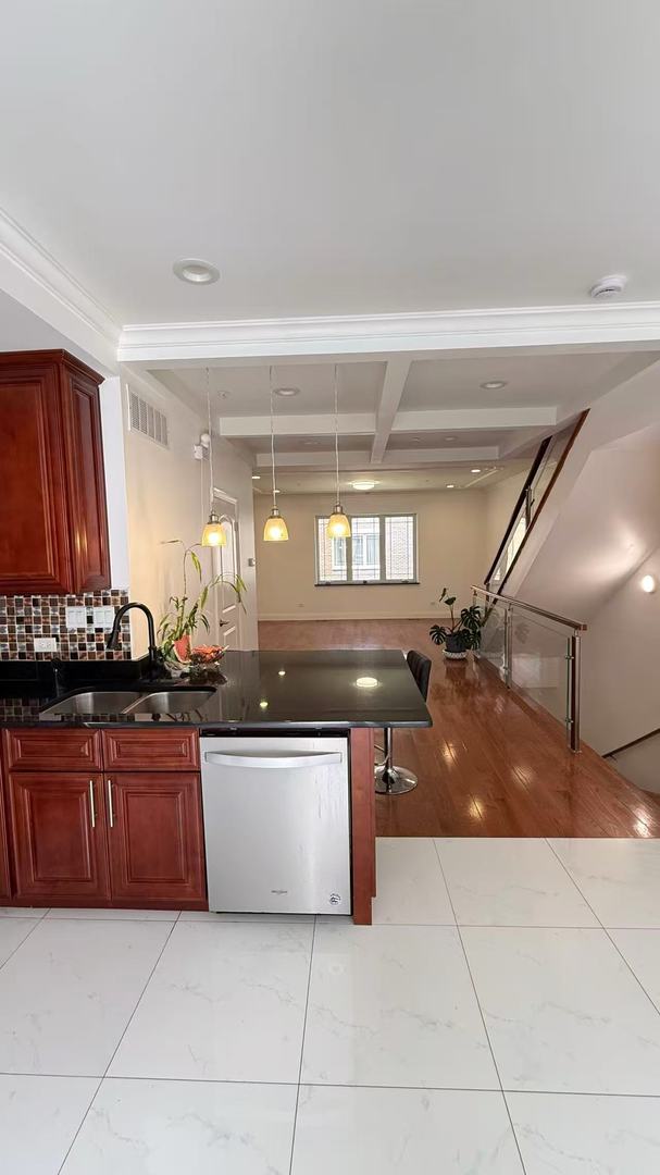 3521 S Parnell Avenue C Property Photo 8