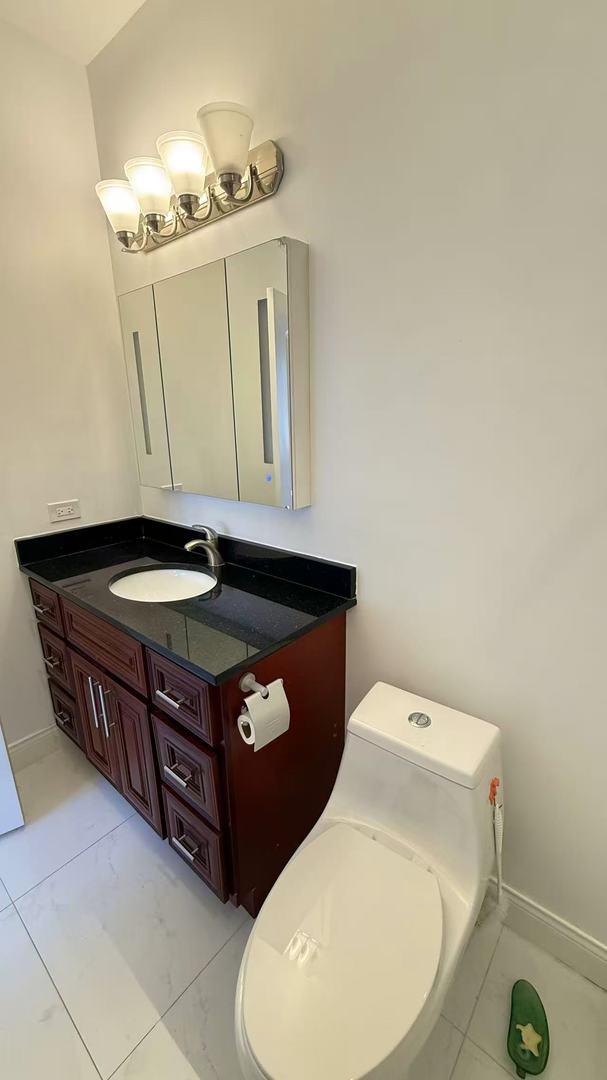 3521 S Parnell Avenue C Property Photo 11