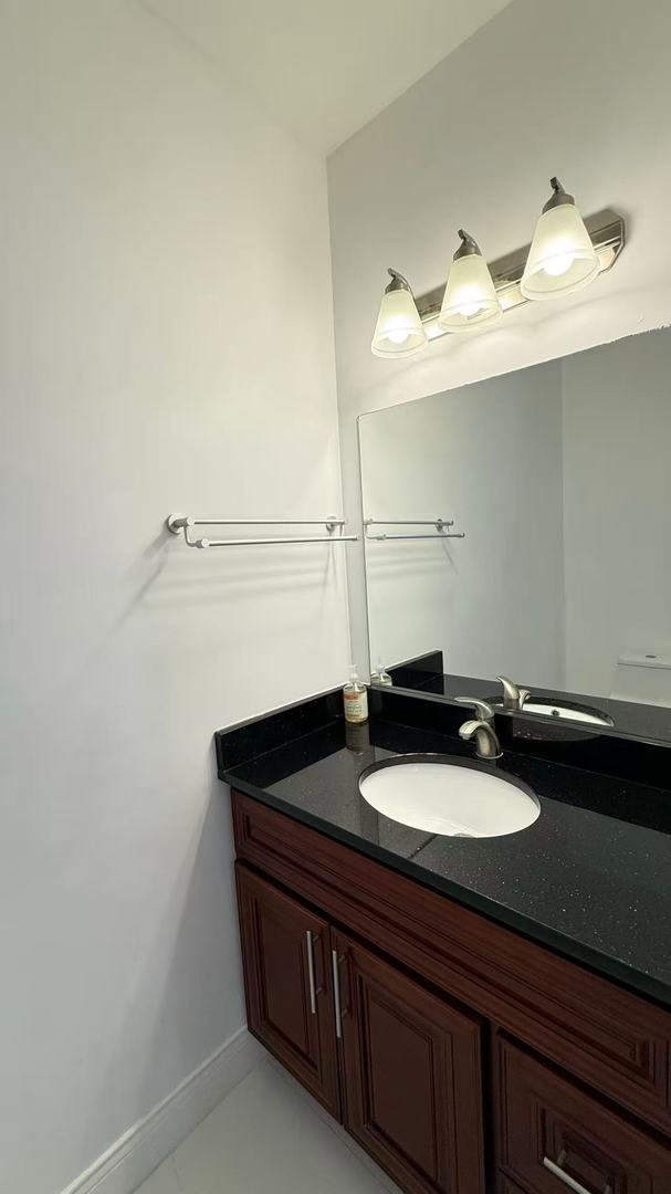 3521 S Parnell Avenue C Property Photo 13