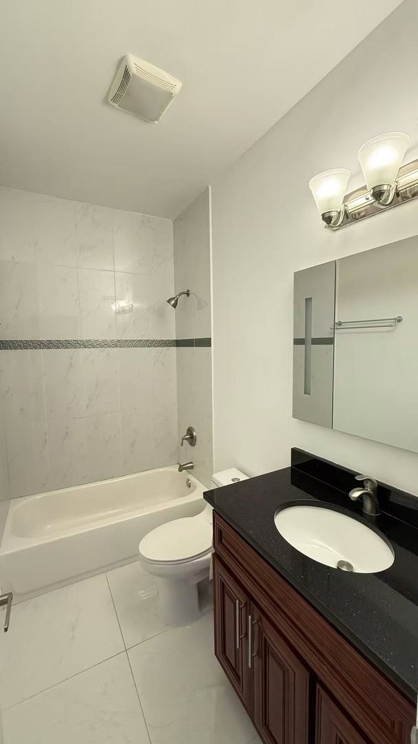 3521 S Parnell Avenue C Property Photo 15