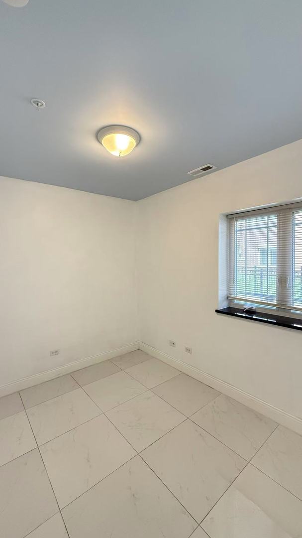 3521 S Parnell Avenue C Property Photo 26