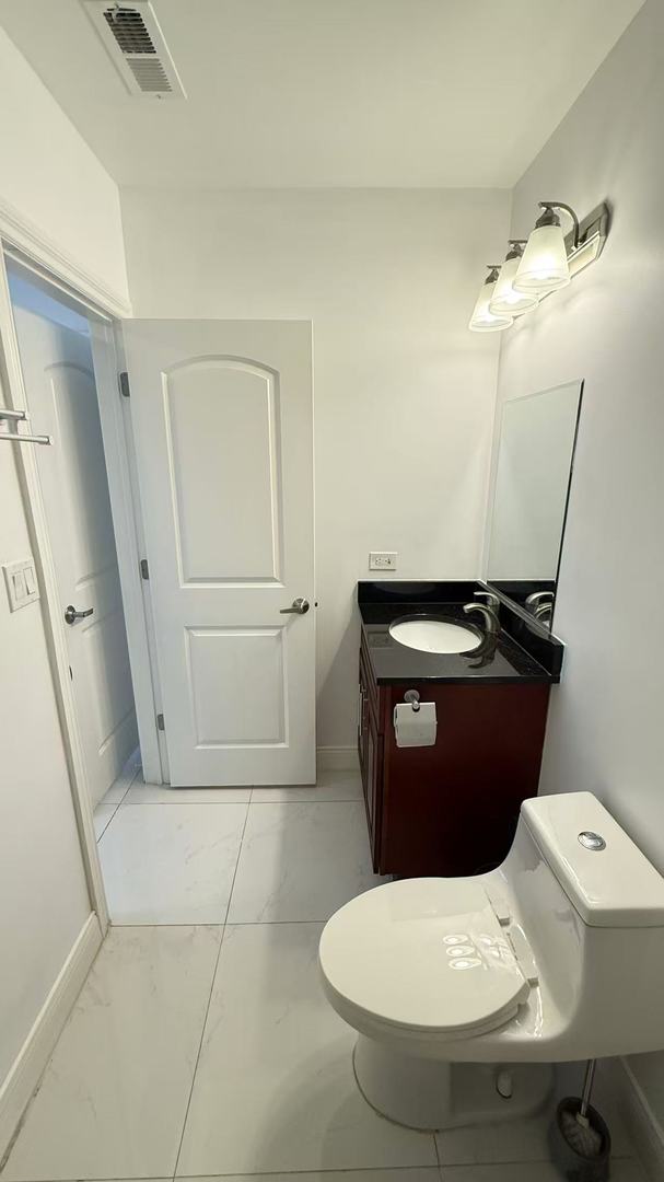3521 S Parnell Avenue C Property Photo 28
