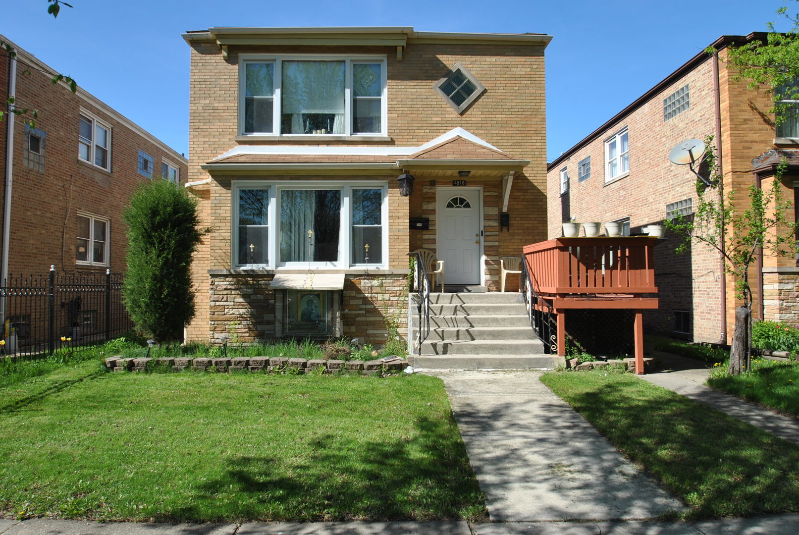 4916 W Montrose Avenue Property Photo 1