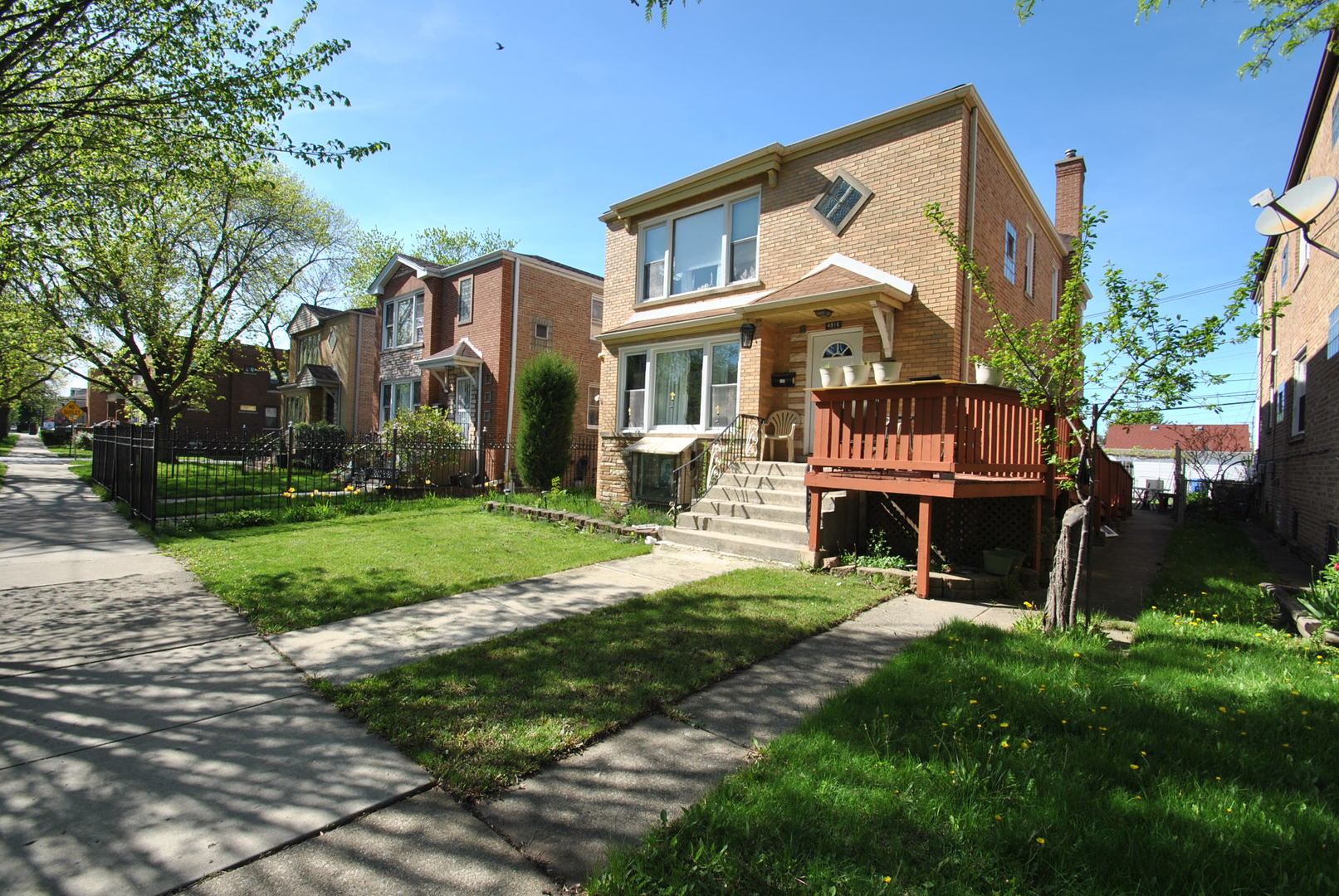 4916 W Montrose Avenue Property Photo 2
