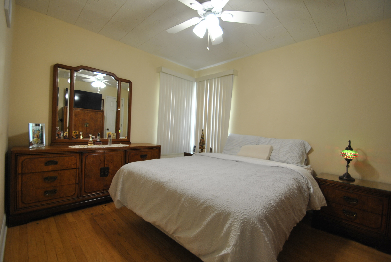 4916 W Montrose Avenue Property Photo 7