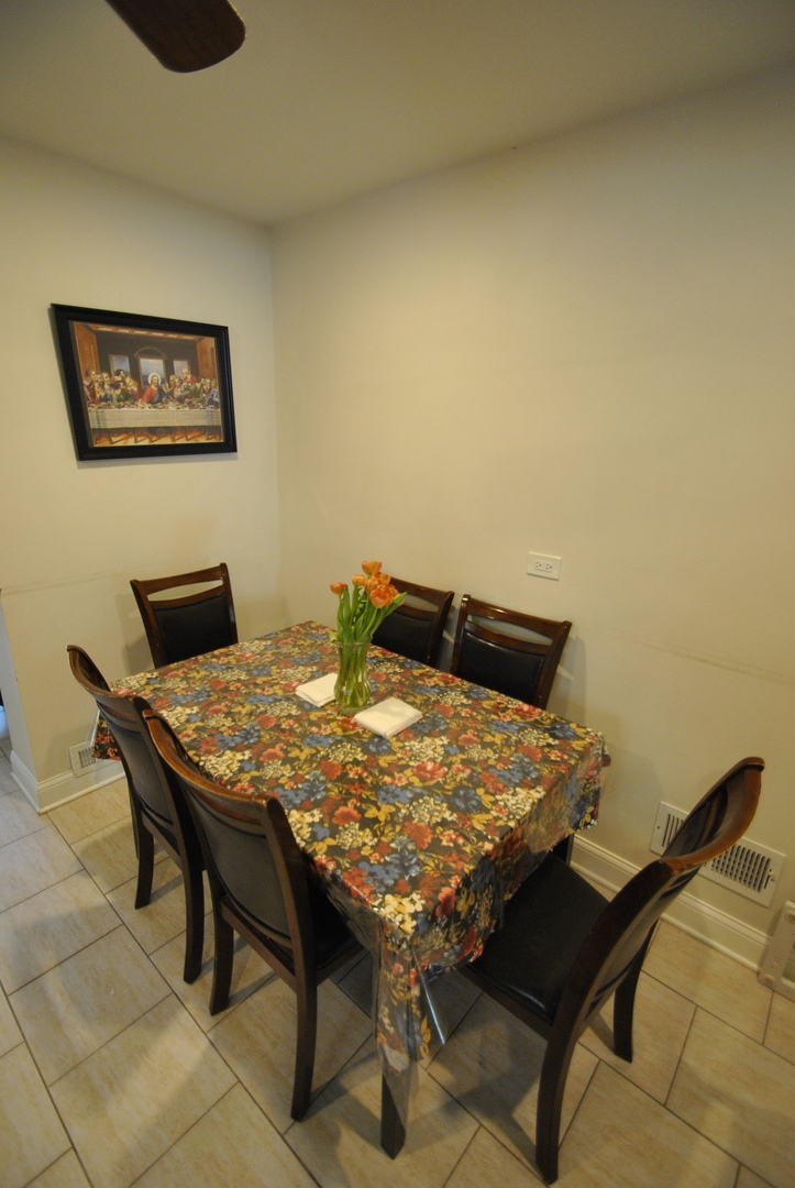 4916 W Montrose Avenue Property Photo 10