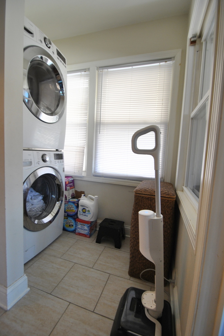 4916 W Montrose Avenue Property Photo 16