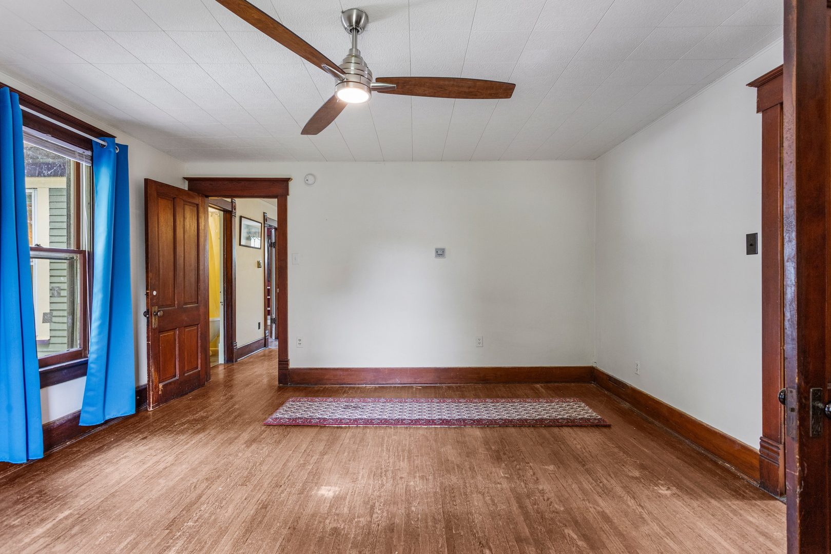 305 W. Illinois Street Property Photo 17