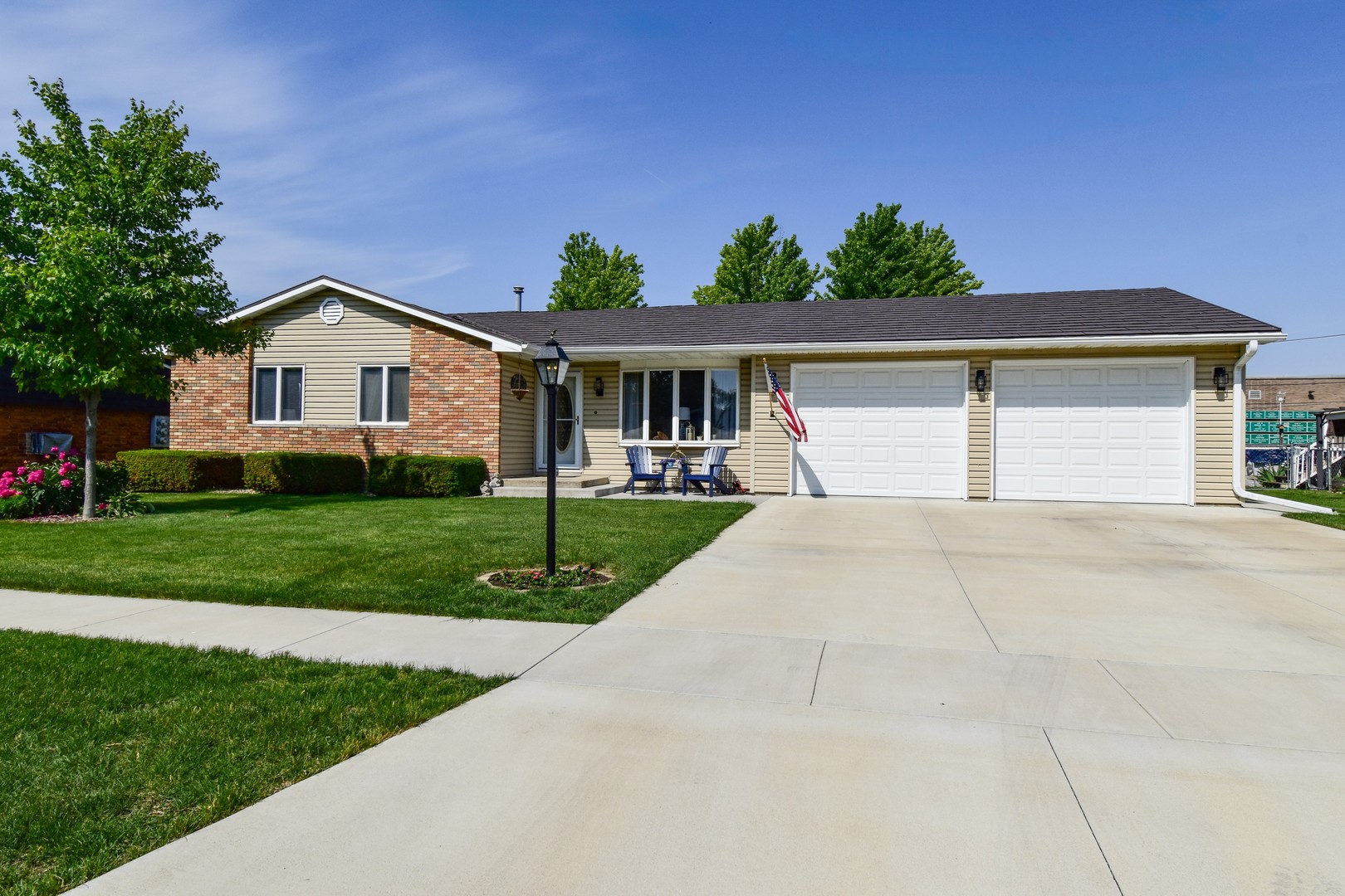907 Illini Avenue Property Photo 1