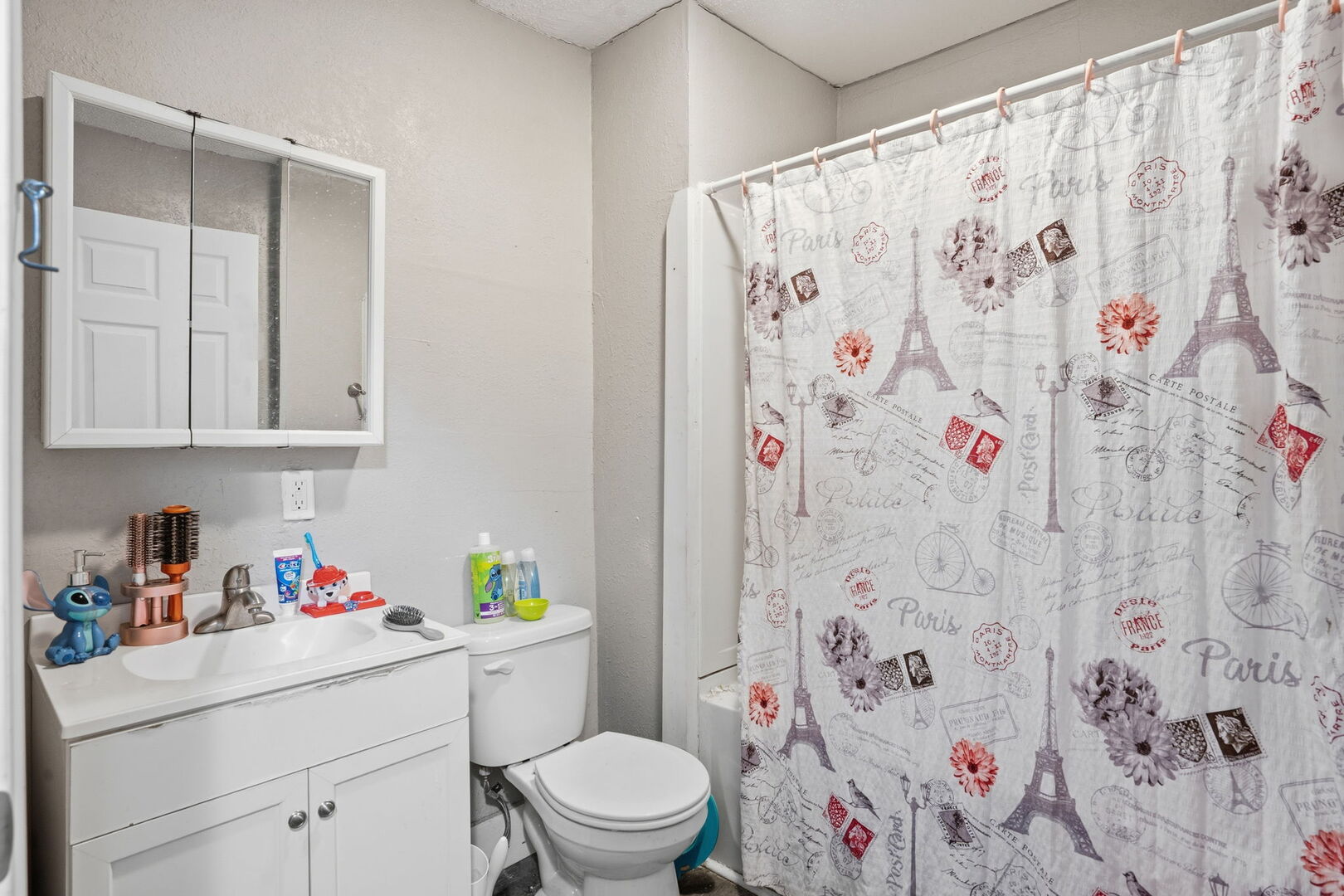 327 E 11th Street Property Photo 12