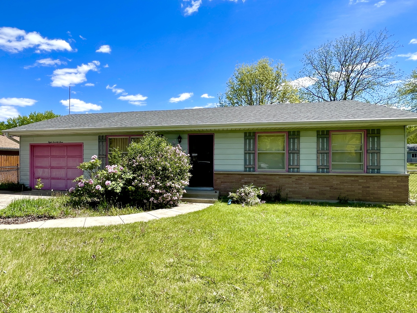 873 Hermitage Drive Property Photo 1