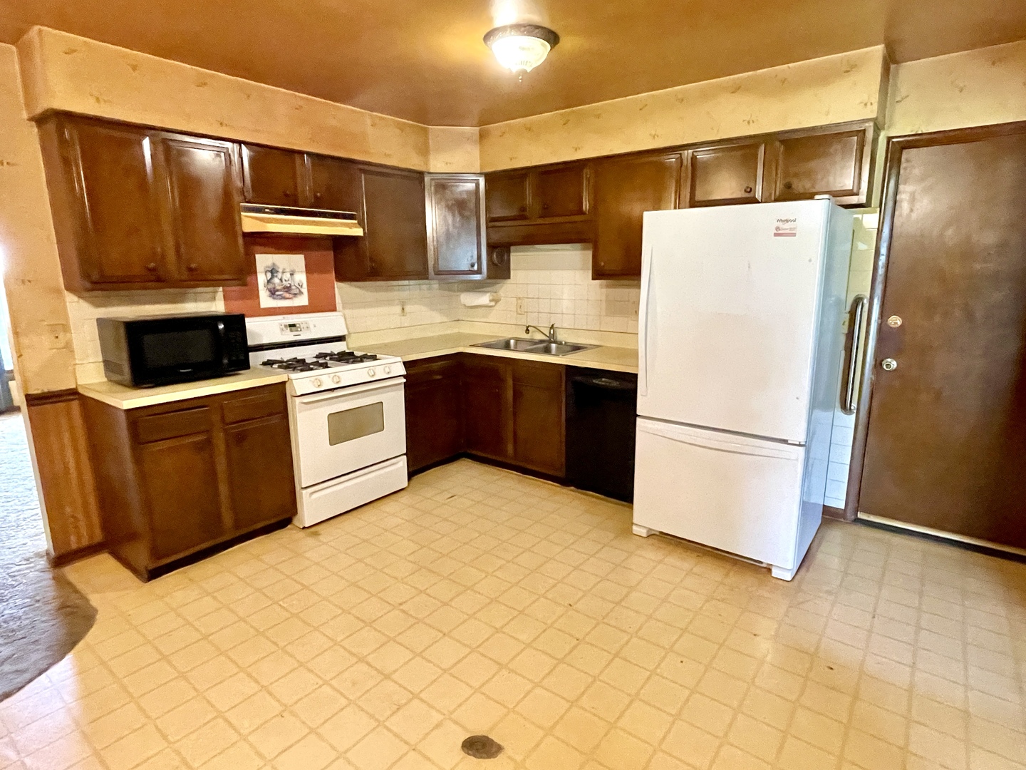 873 Hermitage Drive Property Photo 2