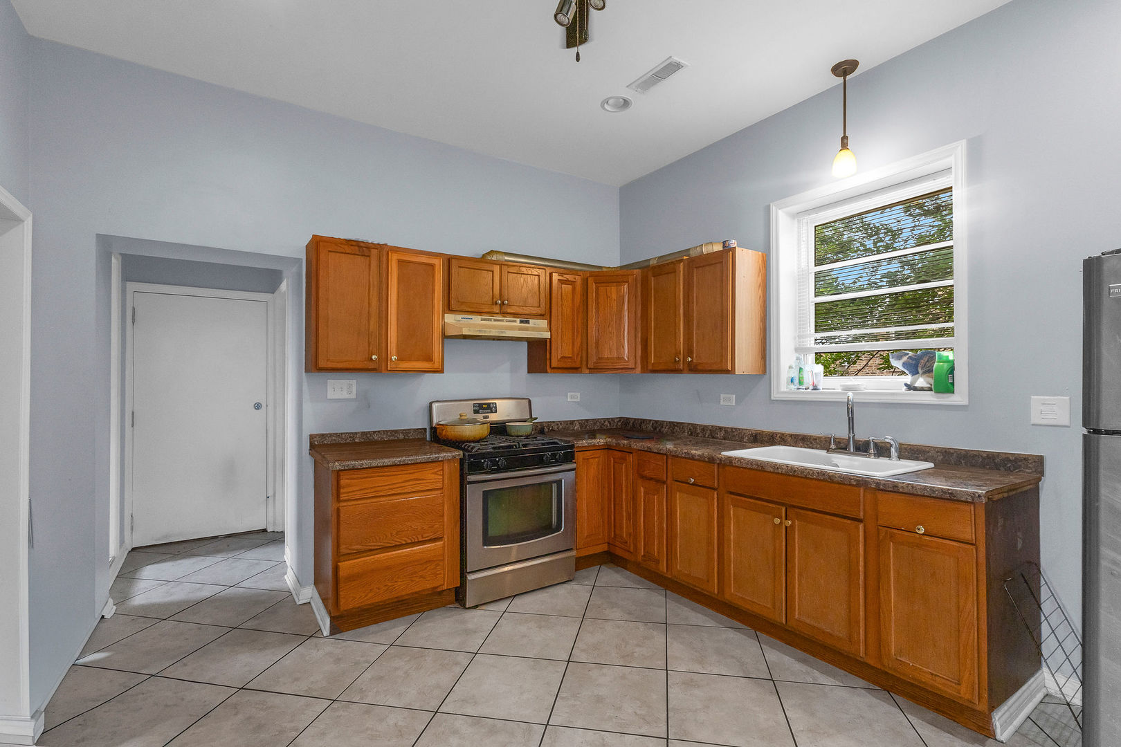 2243 S Sawyer Avenue Property Photo 18
