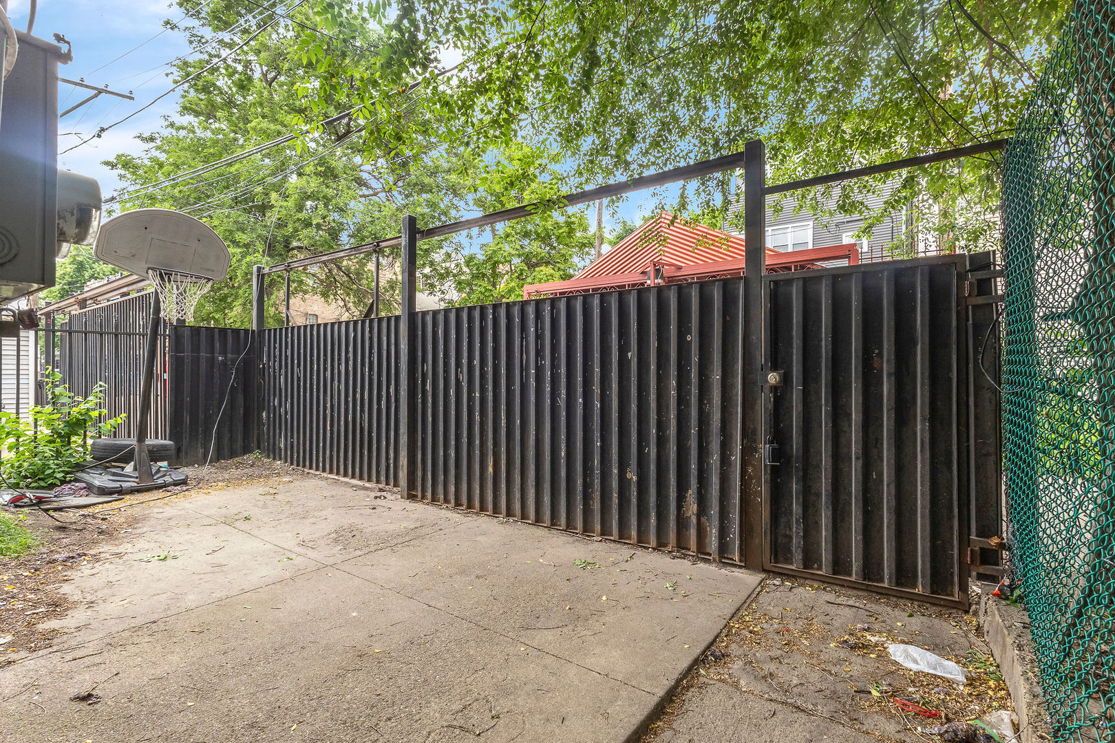 2243 S Sawyer Avenue Property Photo 58