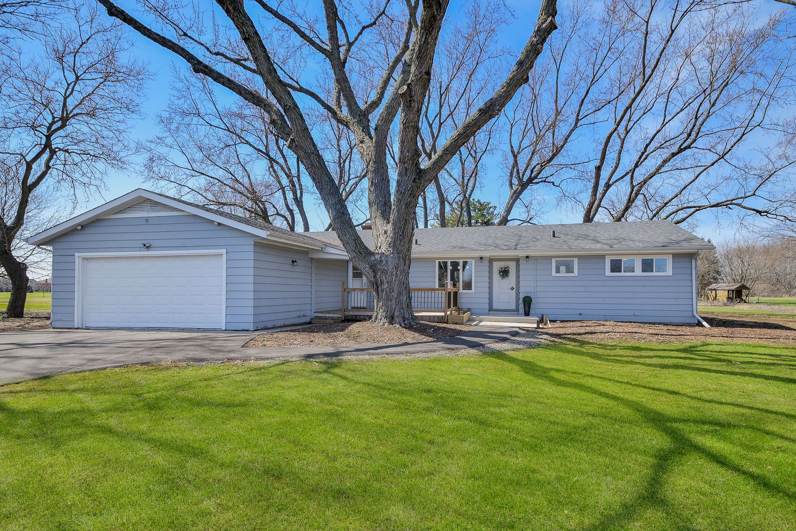 10s198 Route 59 Highway Property Photo 1