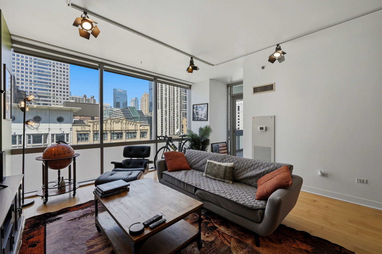 8 E Randolph Street 1506 Property Photo 8