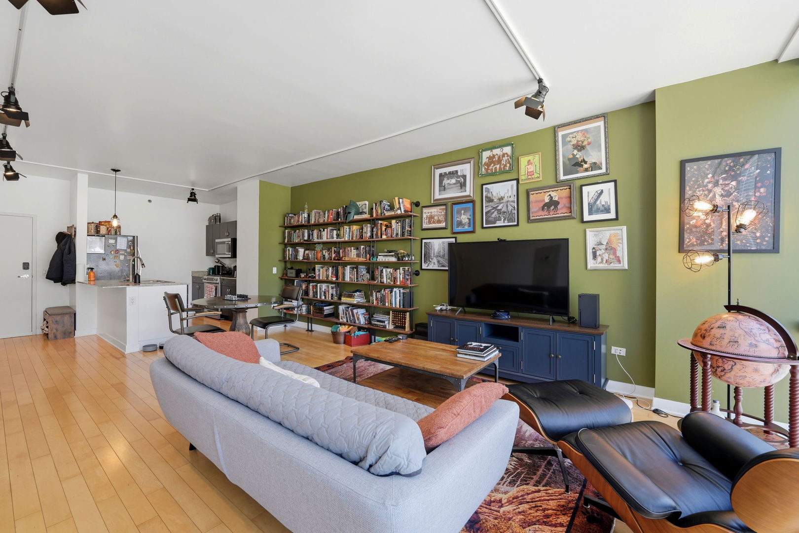 8 E Randolph Street 1506 Property Photo 11
