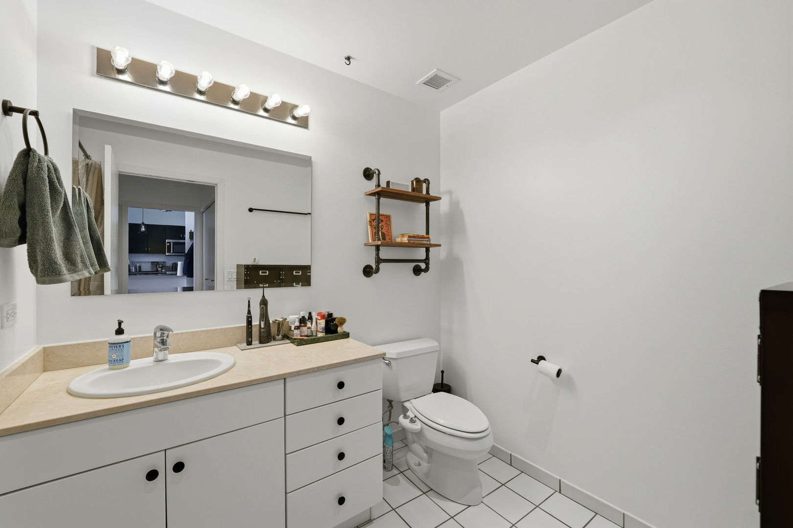 8 E Randolph Street 1506 Property Photo 15