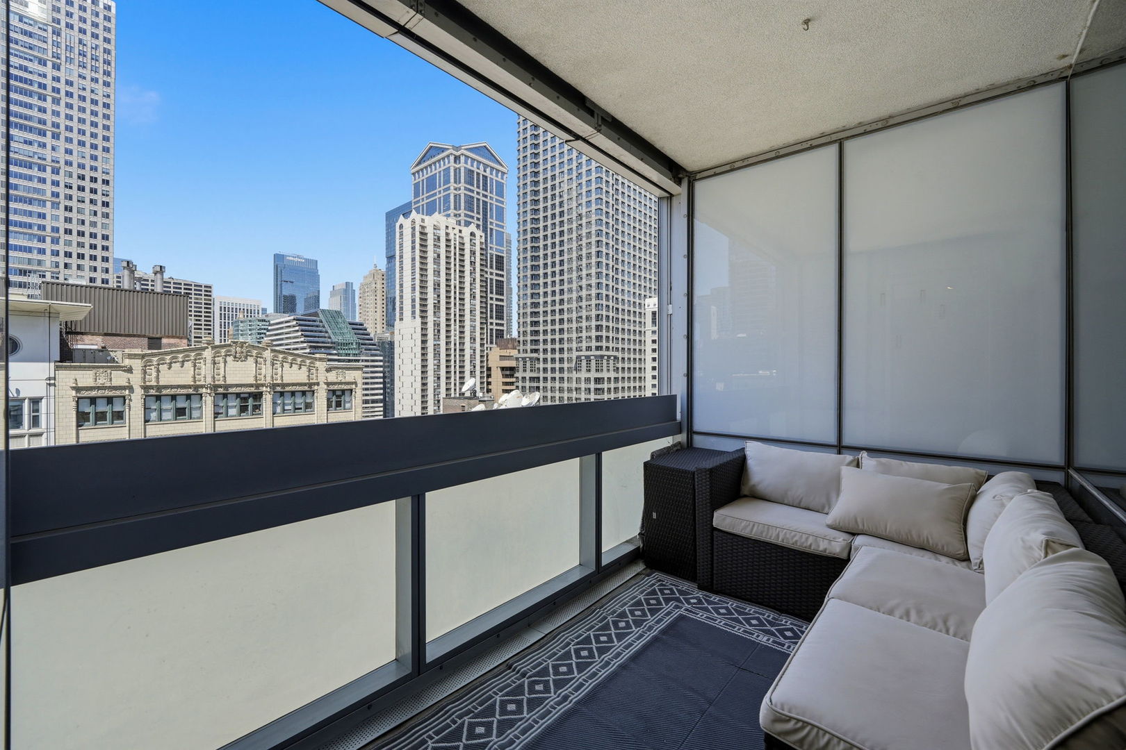 8 E Randolph Street 1506 Property Photo 18