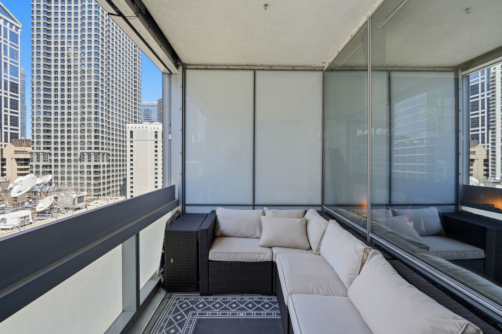8 E Randolph Street 1506 Property Photo 19