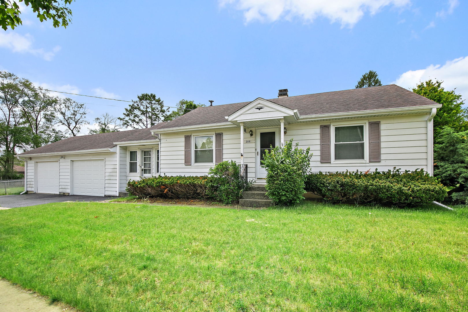209 Beach Drive Property Photo 1