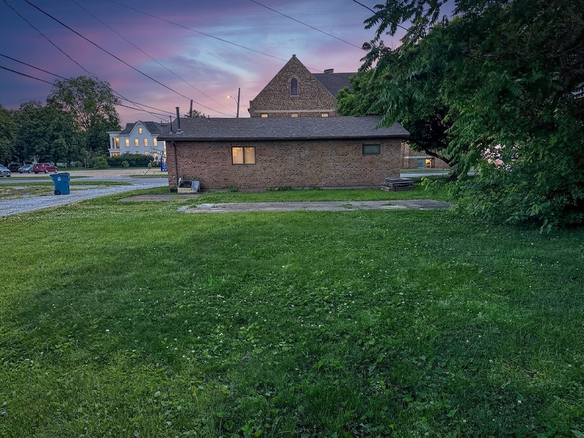 301 N Main Street Property Photo 16