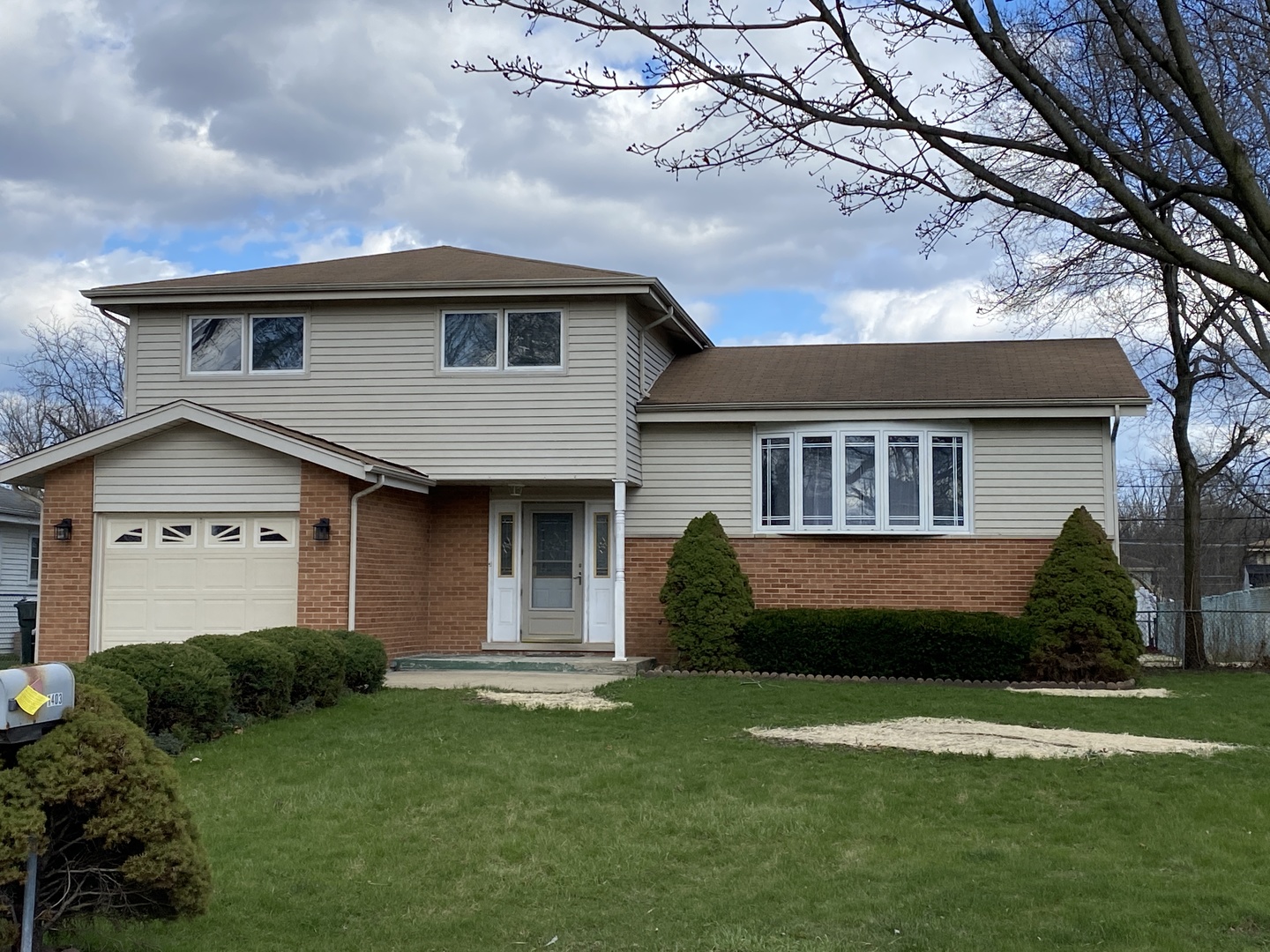 1403 N SAUK Lane Property Photo 1