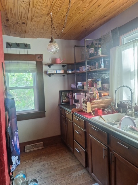 208 N Carroll Street Property Photo 7