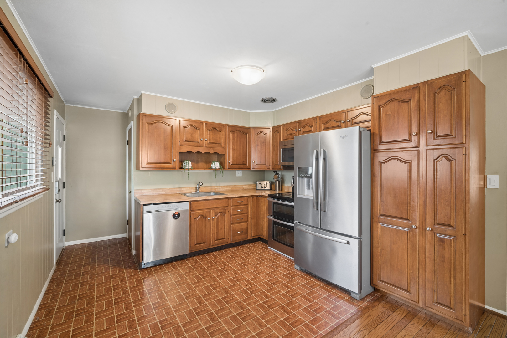 1159 S Mitchell Avenue Property Photo 7