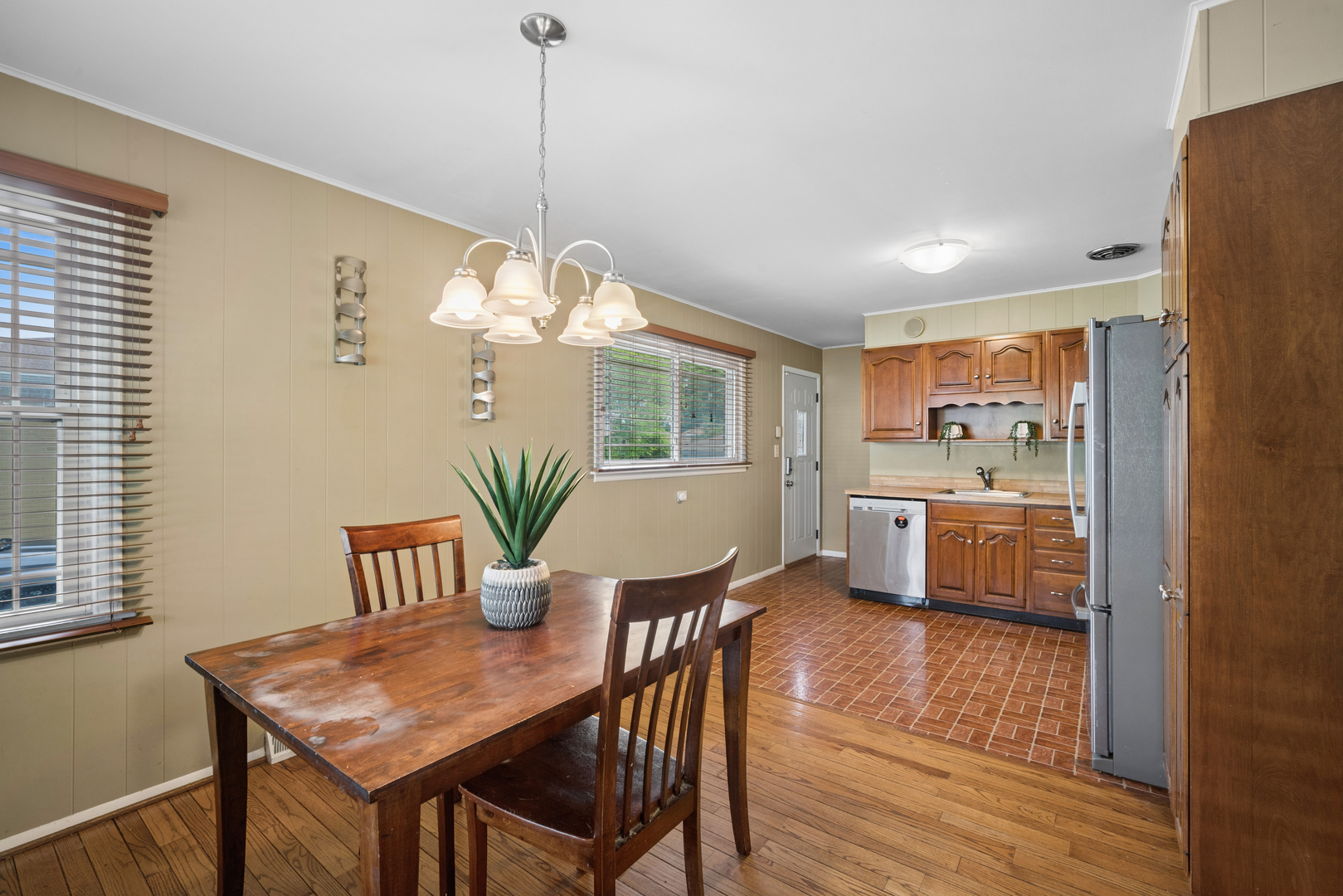 1159 S Mitchell Avenue Property Photo 8