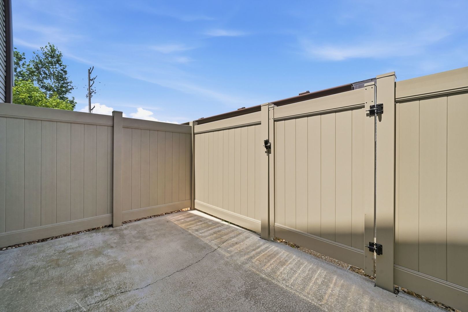 1031 Southgate Road Property Photo 15
