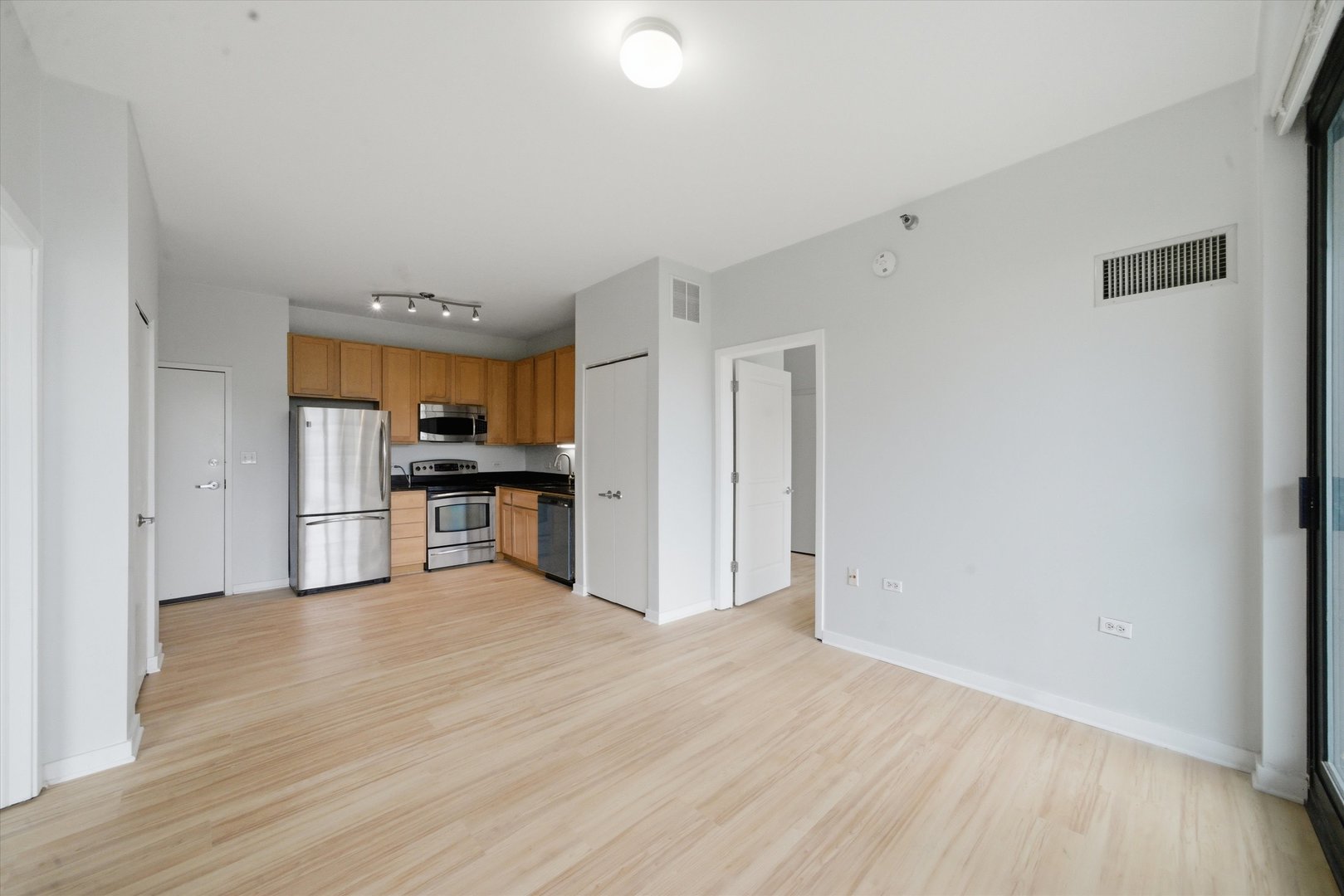 1 E 8th Street 302 Property Photo 4